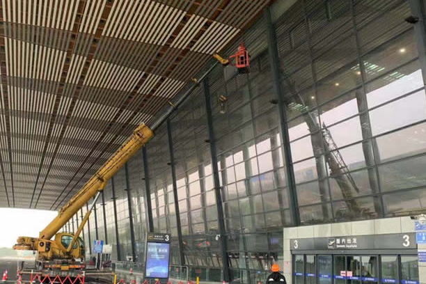 紫金玻璃幕墙维护和保养